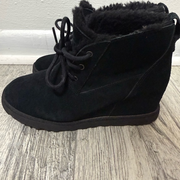 UGG Jeovana - Picture 3 of 6